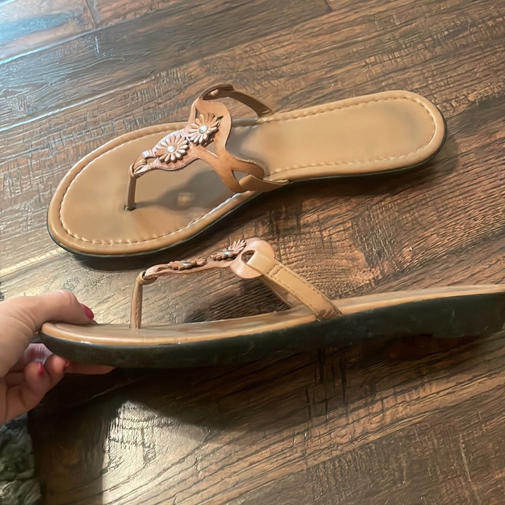 Size 9.5 - Picture 3 of 7